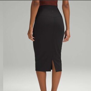 Lululemon Nulu Slim-Fit High-Rise Skirt
